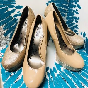 DOUBLE TROUBLE DEAL! 2 Brash Platform Heels-Size 7